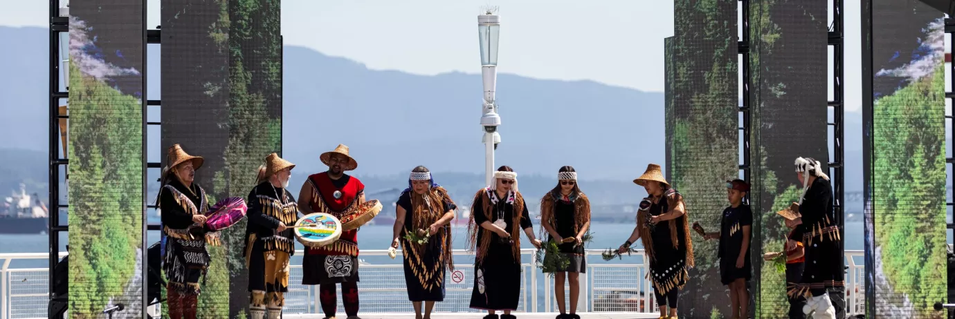 Native Americans making music